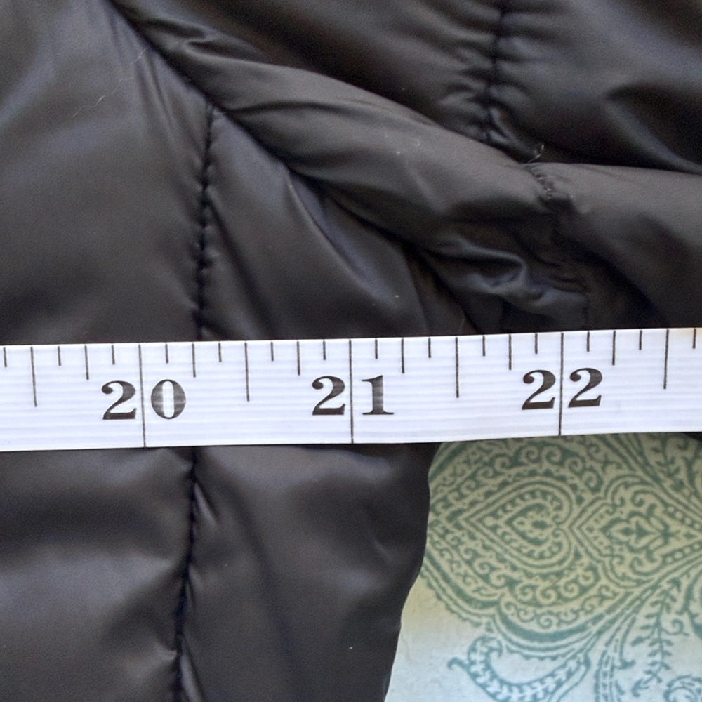 Love Tree Women's Black Puffer Jacket - Picture 5 of 6
